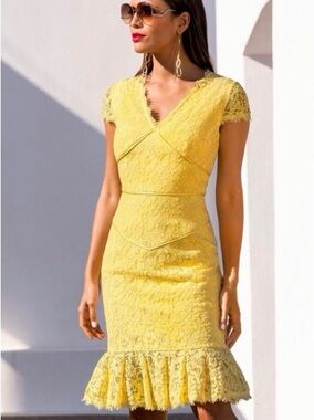 Nue by Shani Soft Yellow Lace V‑Neck Midi Dress